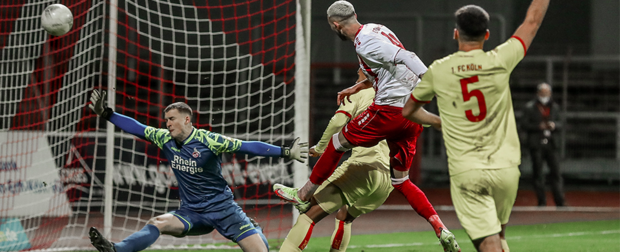 Dominik Lanius erzielt den 1:1-Ausgleichstreffer gegen die U21 des 1. FC Köln